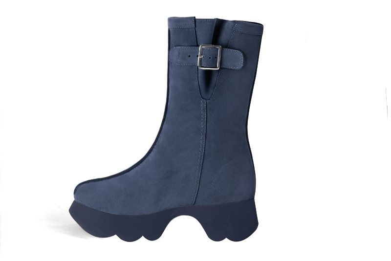 Denim blue women's ankle boots with a zip on the inside. Round toe. Low rubber soles. Profile view - Florence KOOIJMAN